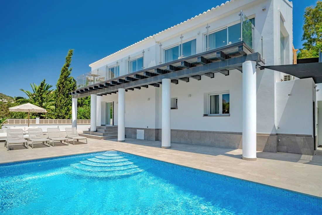 Chalet in Calp / Calpe, Valencian Community, Spain 1 - 18158937