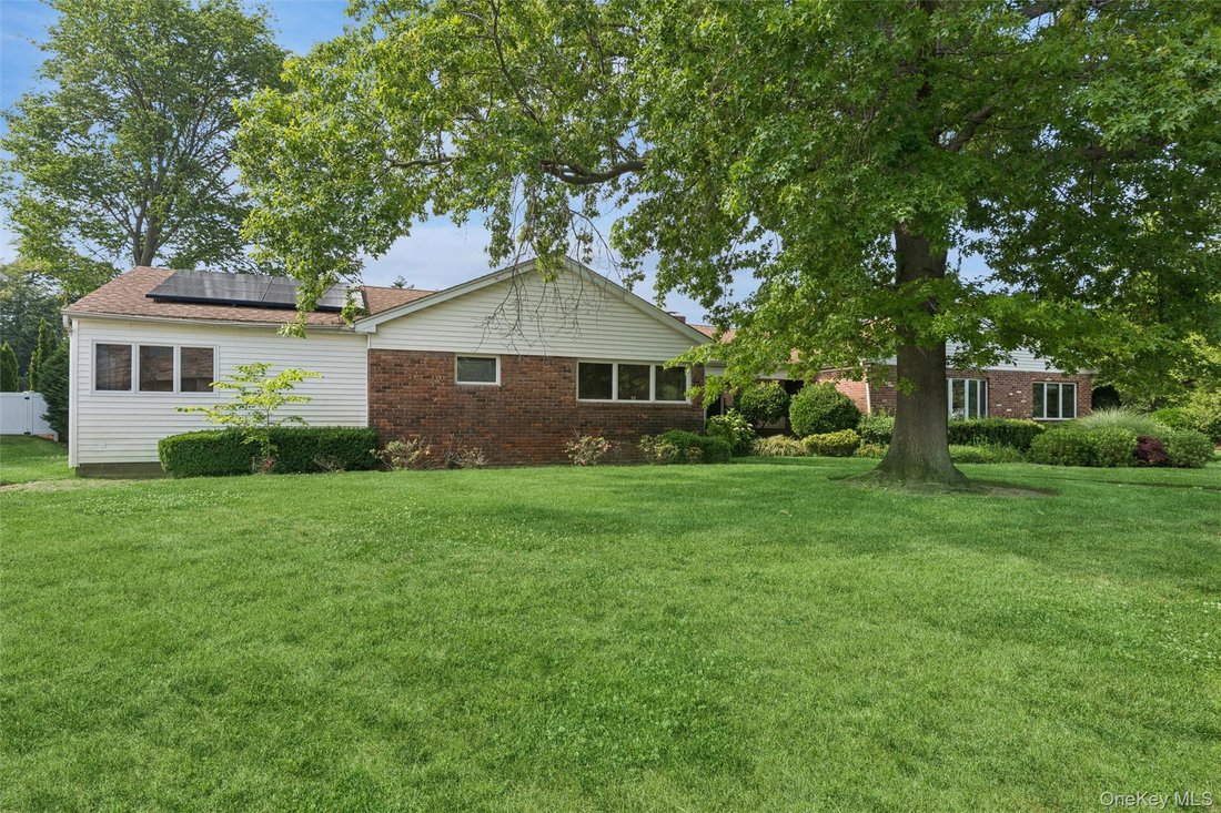 House in Merrick, New York, United States 2 - 18156105