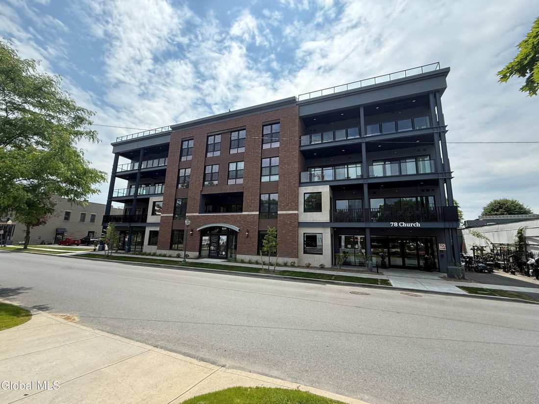 Condo in Saratoga Springs, New York, United States 3 - 16922596