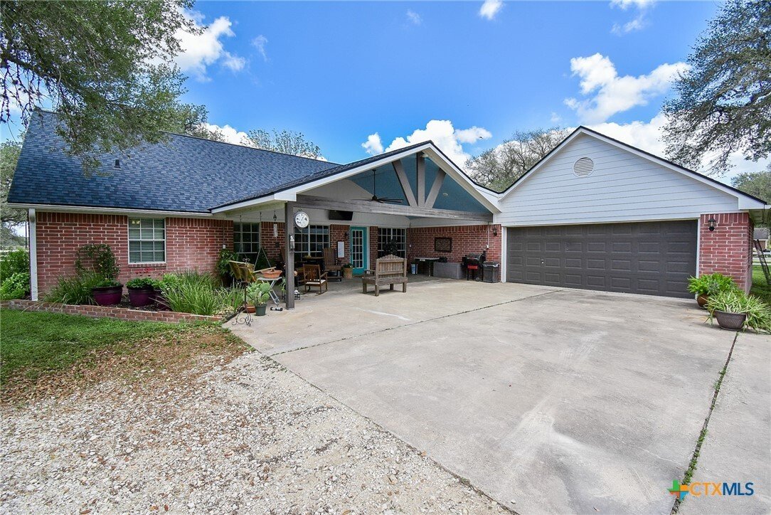 House in Louise, Texas, United States 3 - 18162342
