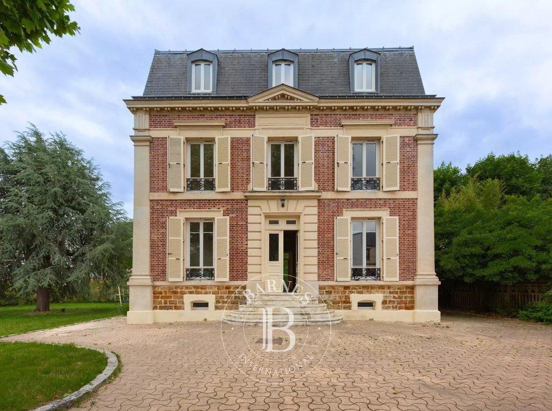 House in Chatou, Ile-de-France, France 2 - 18156409
