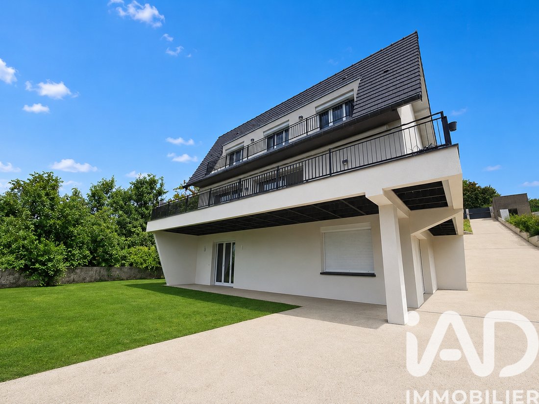House in Chennevieres-sur-Marne, Ile-de-France, France 2 - 18161341