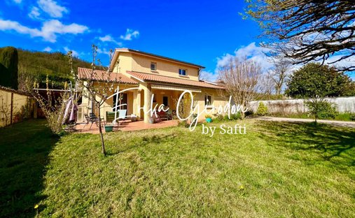 House in Ouest, Miribel, France 1