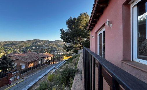 Stadthaus in Sant Fost de Campsentelles, Katalonien, Spanien 1