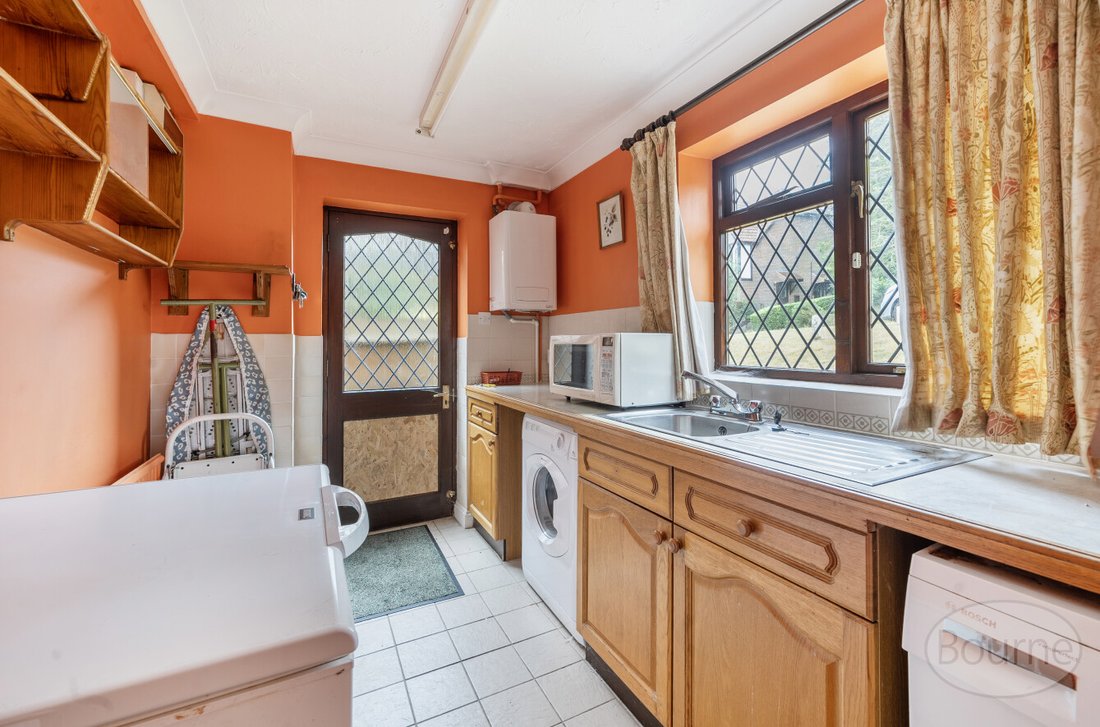 House in Wrecclesham, Lower Bourne, England 3 - 18158009