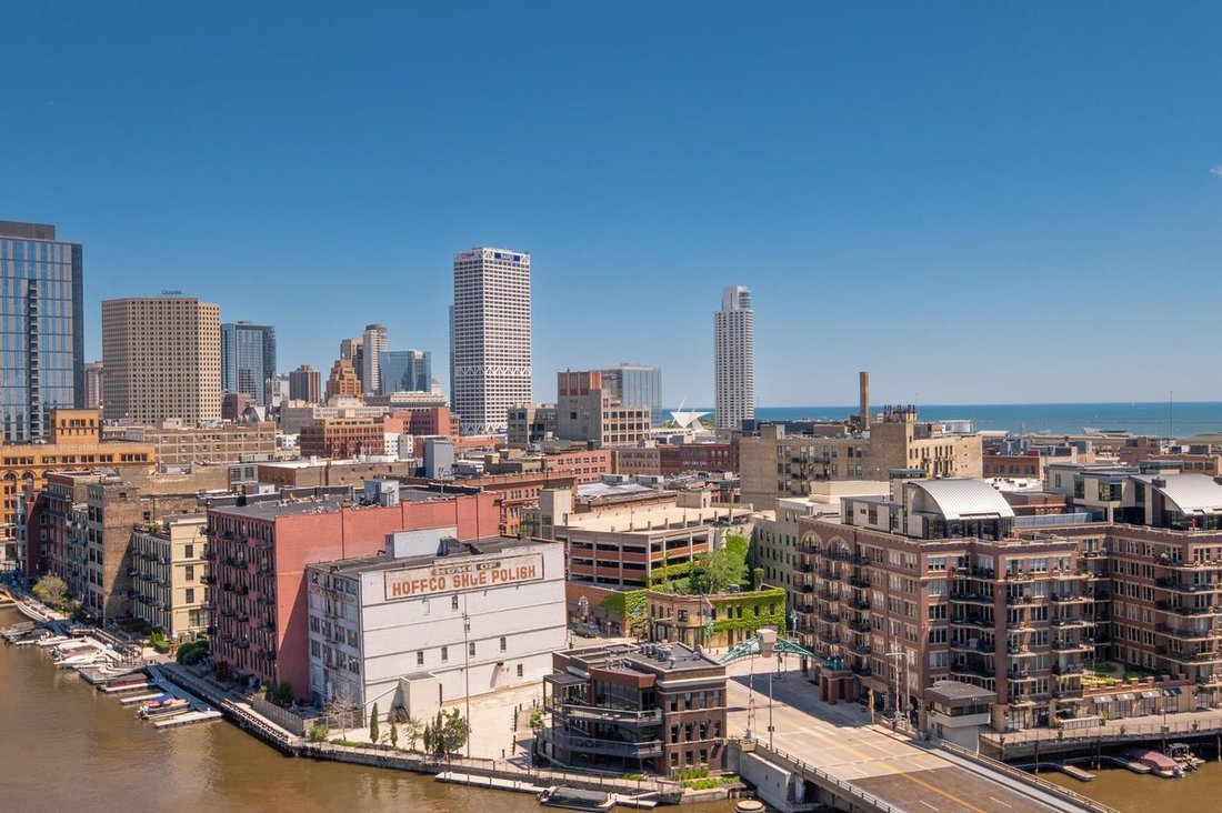 Condo in Milwaukee, Wisconsin, United States 4 - 18166917