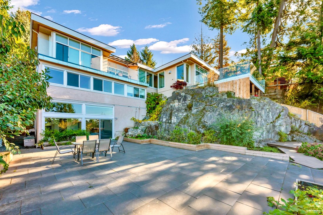 House in West Vancouver, British Columbia, Canada 1 - 18157382
