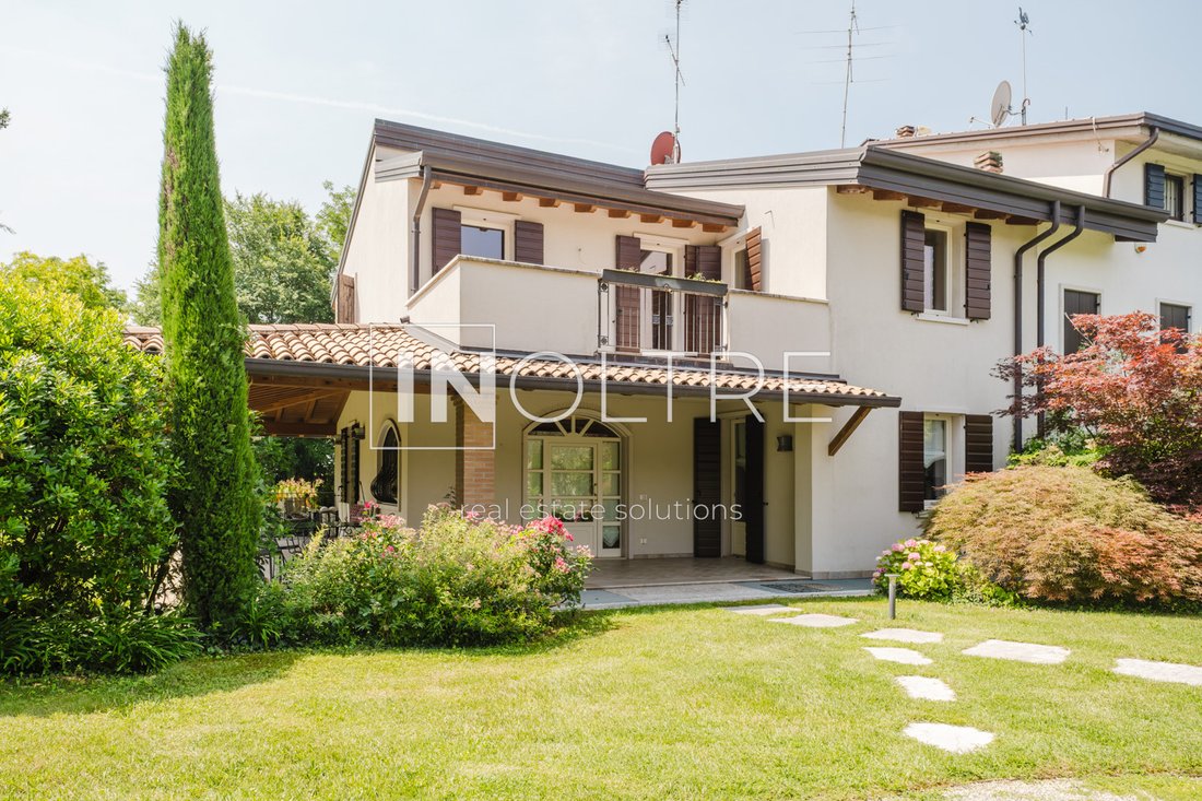 Villa in Castelnuovo del Garda, Veneto, Italy 1 - 18154115