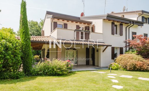 Villa in Castelnuovo del Garda, Veneto, Italy 1
