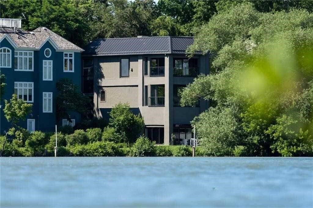 House in St. Catharines, Ontario, Canada 3 - 18155651