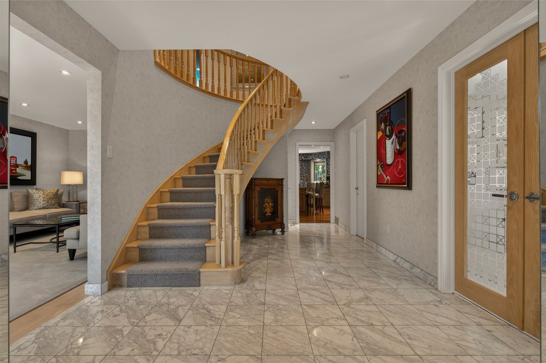 House in Hamilton, Ontario, Canada 5 - 18156332