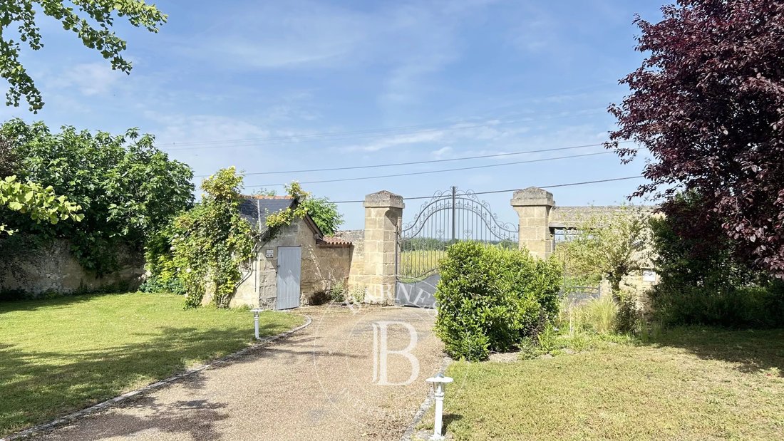 Estate in Doué-en-Anjou, Pays de la Loire, France 3 - 18170219