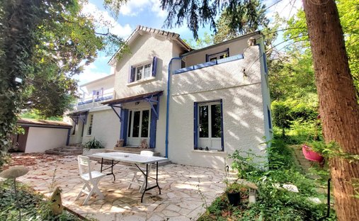 House in Haute-Isle, Ile-de-France, France 1