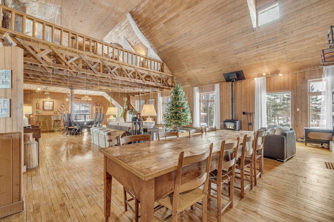 House in Sainte-Anne-de-Beaupré, Quebec, Canada 5 - 16850106