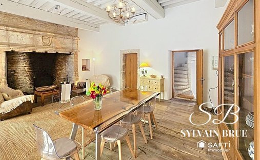 House in Charles de Gaulle, Cahors, France 1
