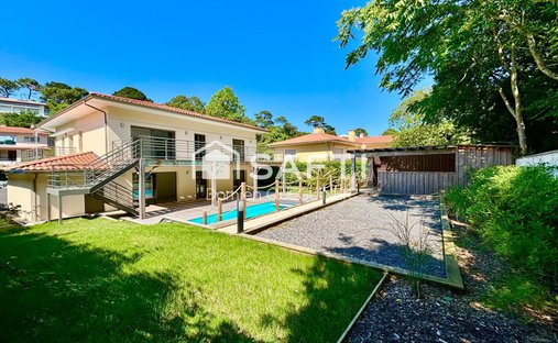 House in Aiguillon, Arcachon, France 1