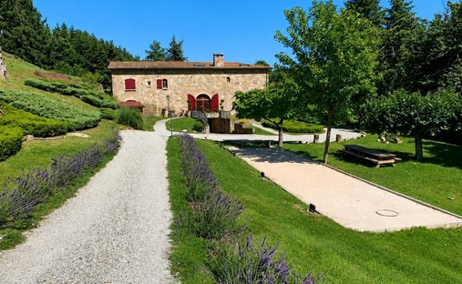 Casa a Saint-Apollinaire-de-Rias, Auvergne-Rodano-Alpi, Francia 1