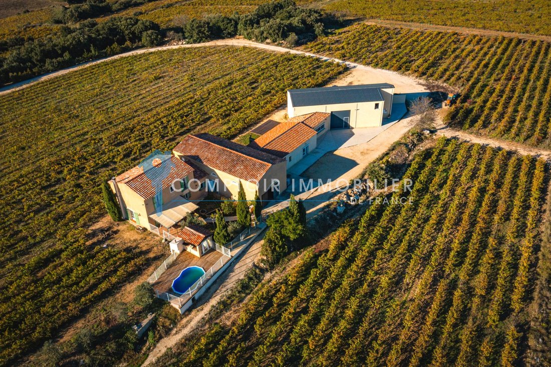 Castillo en Pouzilhac, Occitania, Francia 2 - 18167492