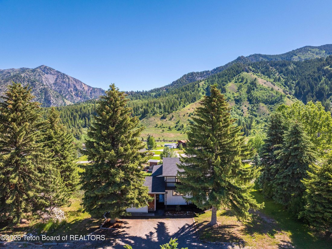House in Alpine, Wyoming, United States 1 - 18170884