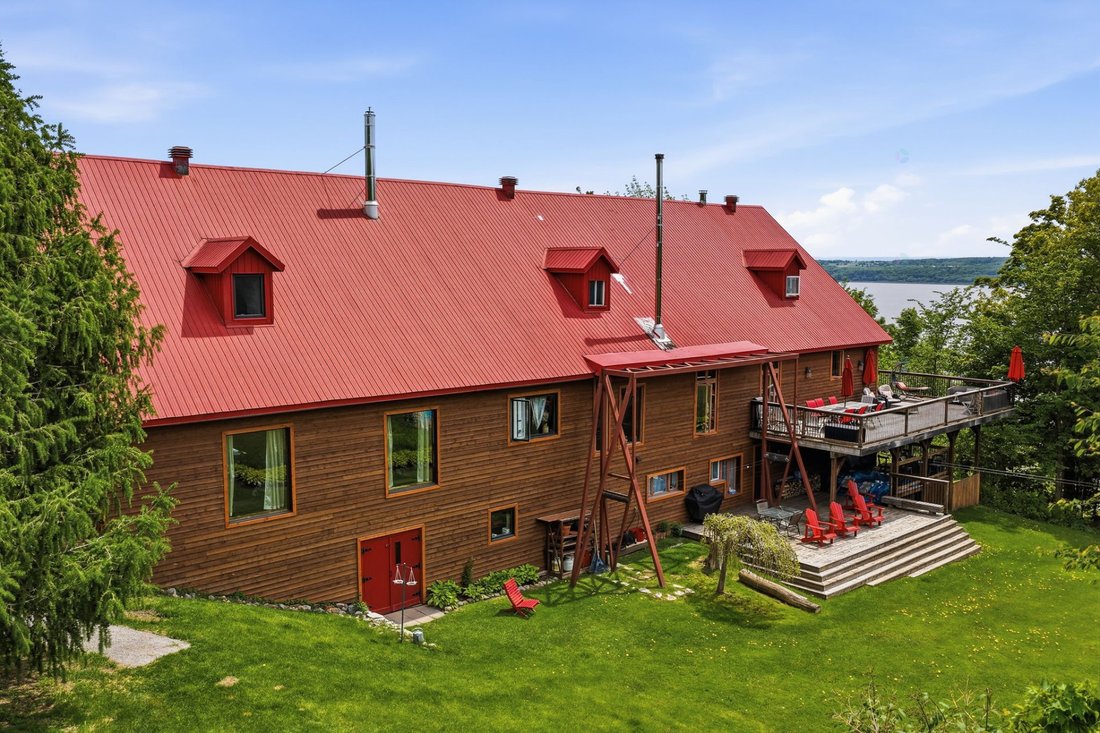 House in Sainte-Anne-de-Beaupré, Quebec, Canada 4 - 16850106