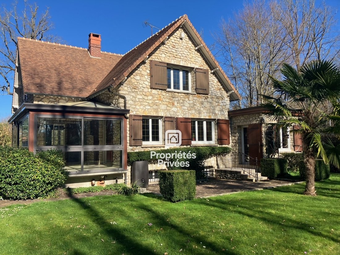Villa in Thoiry, Ile-de-France, France 1 - 18165956