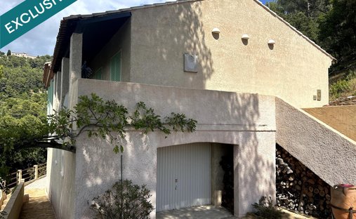 House in Les Freres-Les Cancades-Les Ginestes, Le Beausset, France 1