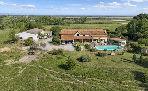 Country House in Centre Ville, Aigues-Mortes, France 1