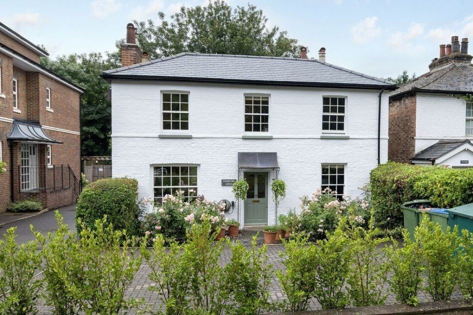 House in The Clump, Elmbridge, England 1 - 18164873