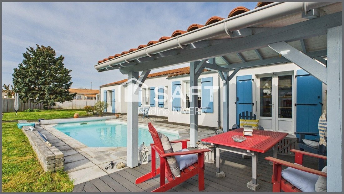 House in Dompierre-sur-Mer, Nouvelle-Aquitaine, France 1 - 17957647