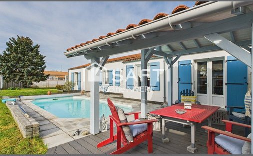 House in Dompierre-sur-Mer, Nouvelle-Aquitaine, France 1