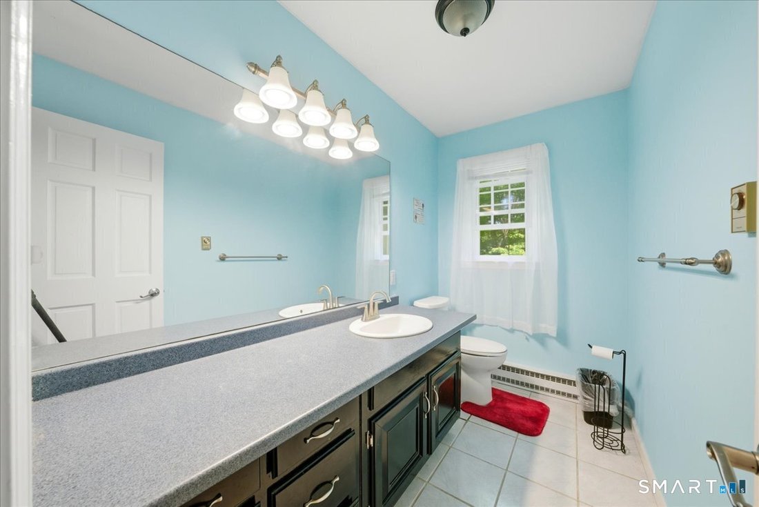 House in Danbury, Connecticut, United States 5 - 18168605