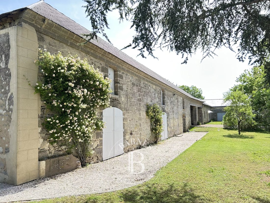 Estate in Doué-en-Anjou, Pays de la Loire, France 2 - 18170219