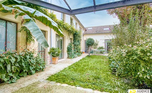 House in Domaine National du Château, Versailles, France 1