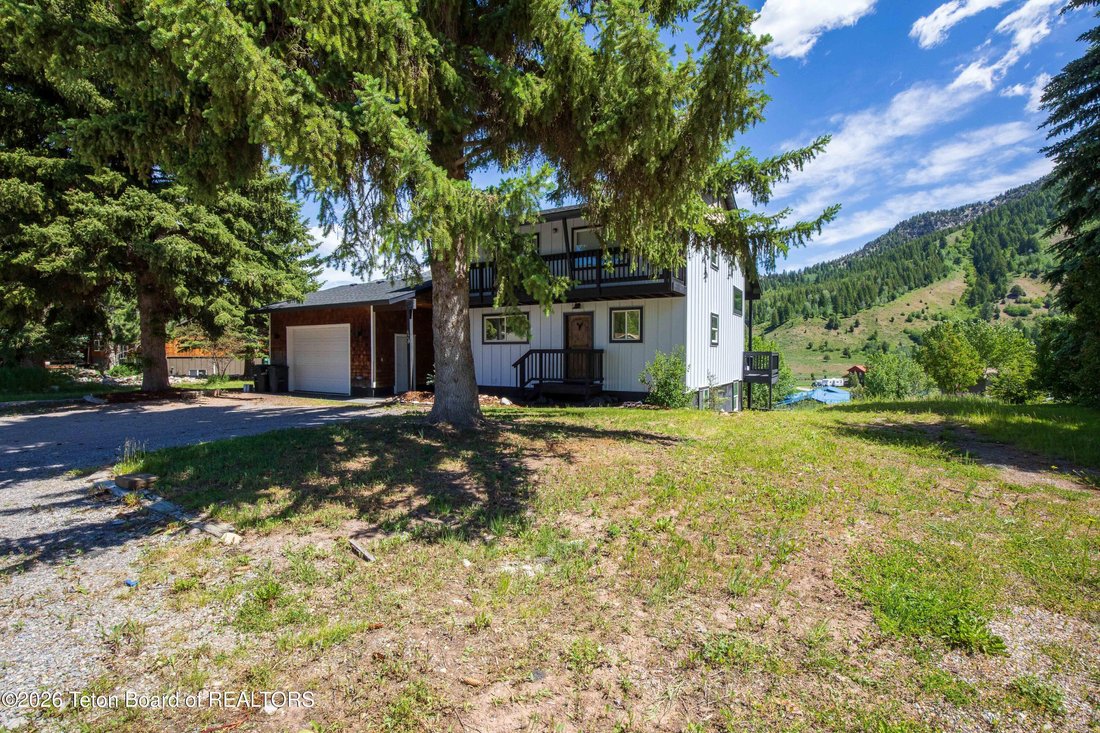 House in Alpine, Wyoming, United States 2 - 18170884
