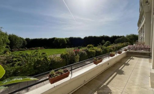Apartment in Saint-Cloud, Ile-de-France, France 1