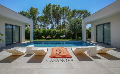 Villa in Saint-Mathieu-de-Treviers, Occitania, France 1