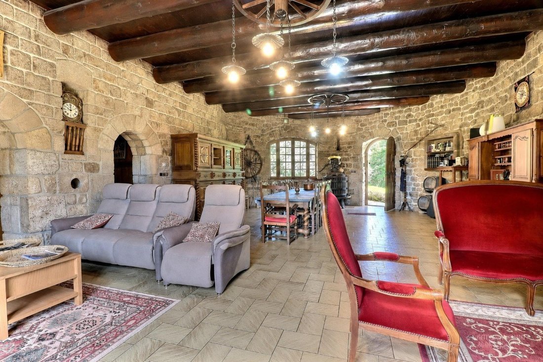 House in Saint-Apollinaire-de-Rias, Auvergne-Rhône-Alpes, France 4 - 18169377
