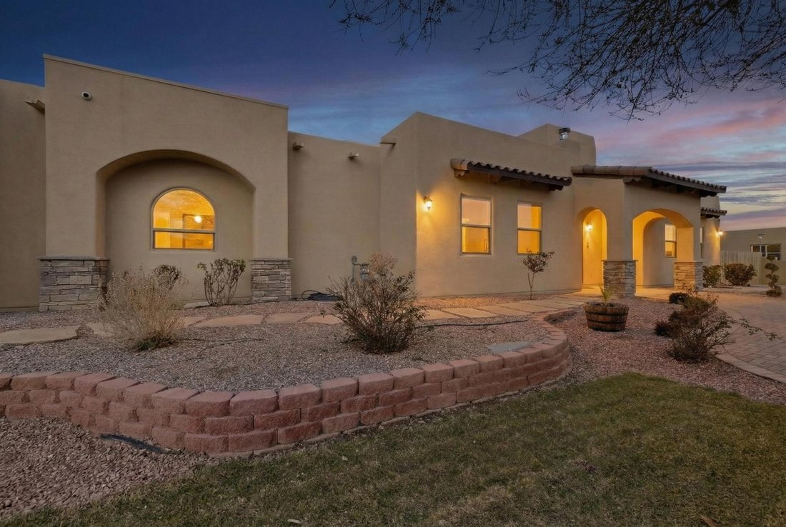 House in Los Ranchos de Albuquerque, New Mexico, United States 2 - 18171861