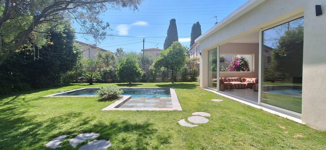 Villa in Hippodrome-Kennedy, Cagnes-sur-Mer, France 2 - 17908029