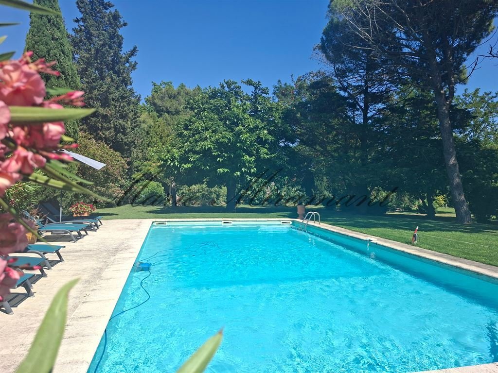 Estate in Arles, Provence-Alpes-Côte d'Azur, France 3 - 18069158