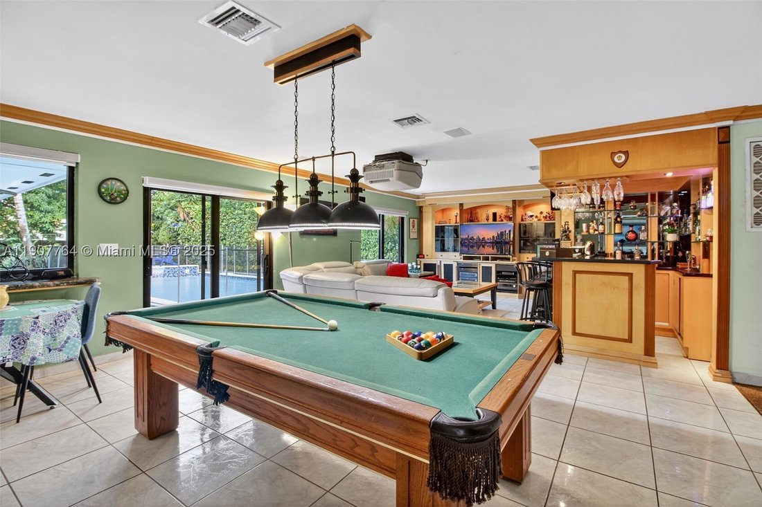House in Hialeah, Florida, United States 2 - 17250726