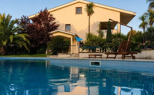 Villa in Cappelle sul Tavo, Abruzzo, Italy 1