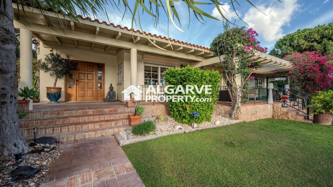 Villa in Quarteira, Algarve, Portugal 1 - 18169238