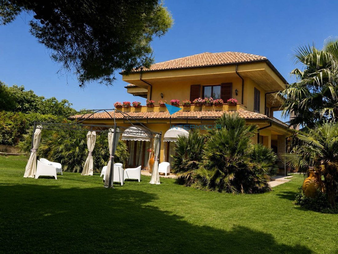 Villa in Francavilla al Mare, Abruzzo, Italy 2 - 18161455