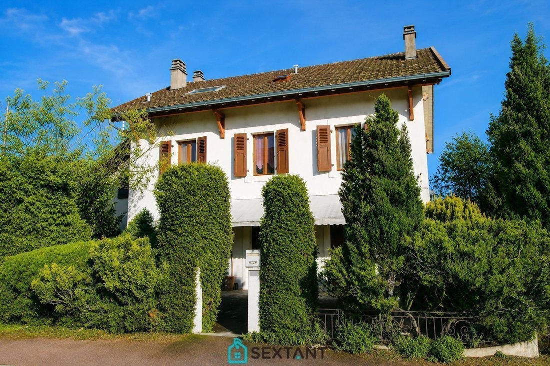 Townhouse in Divonne-les-Bains, Auvergne-Rhône-Alpes, France 1 - 18170998