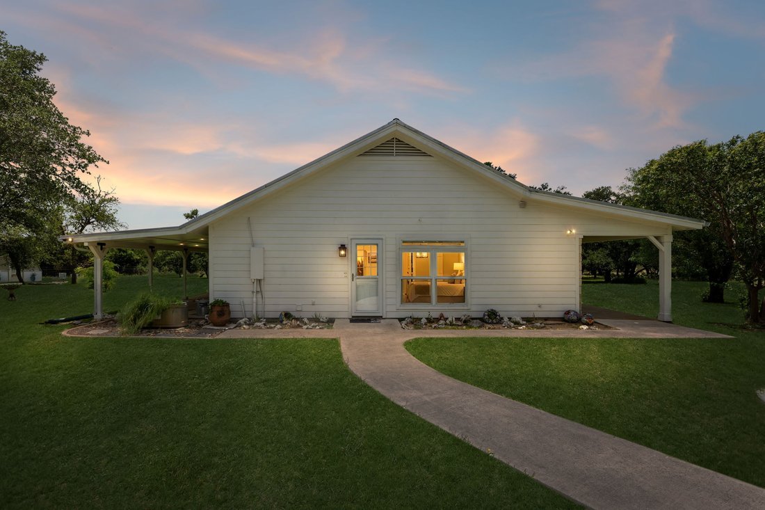 House in Florence, Texas, United States 5 - 18170908