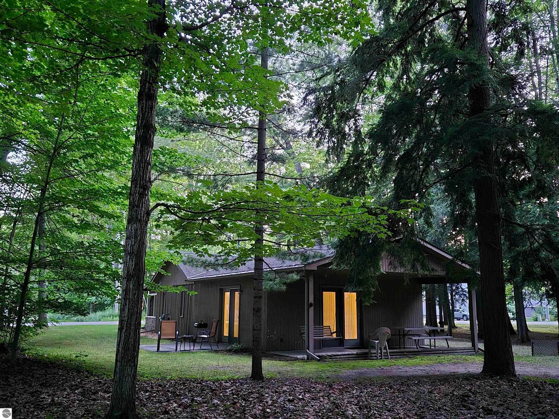 House in Honor, Michigan, United States 4 - 18169653