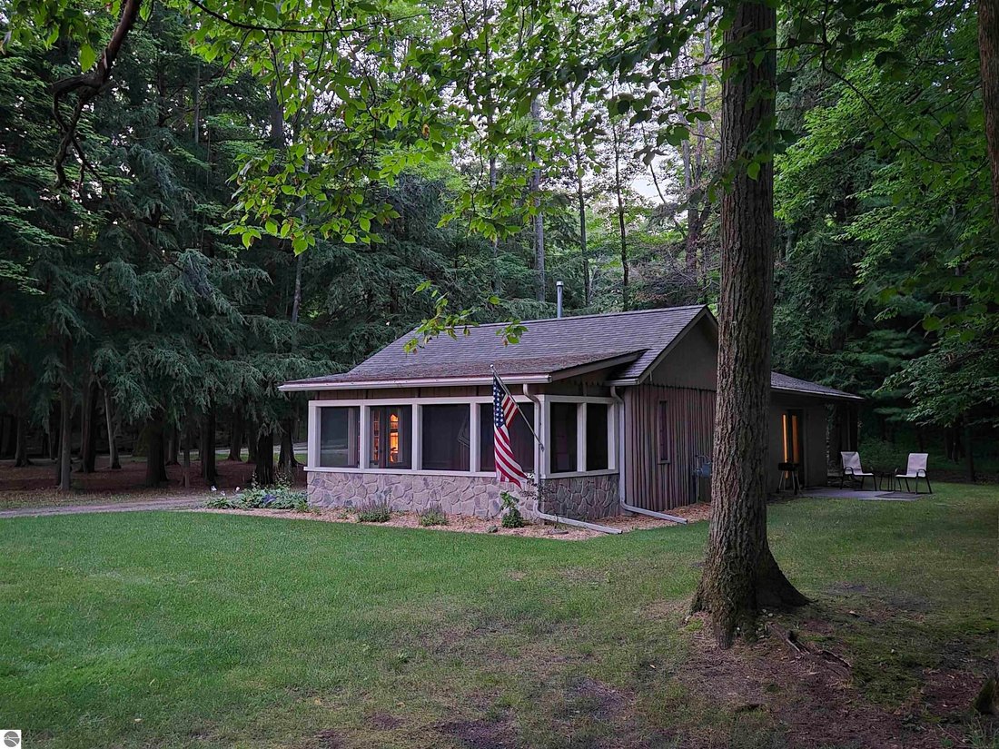 House in Honor, Michigan, United States 3 - 18169653