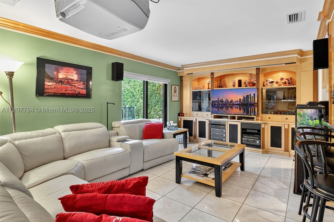 House in Hialeah, Florida, United States 1 - 17250726