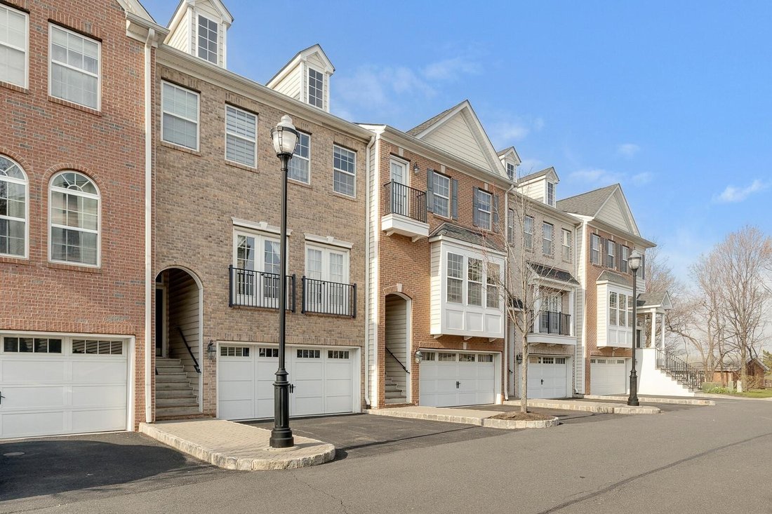 Townhouse in Secaucus, New Jersey, United States 2 - 18065354
